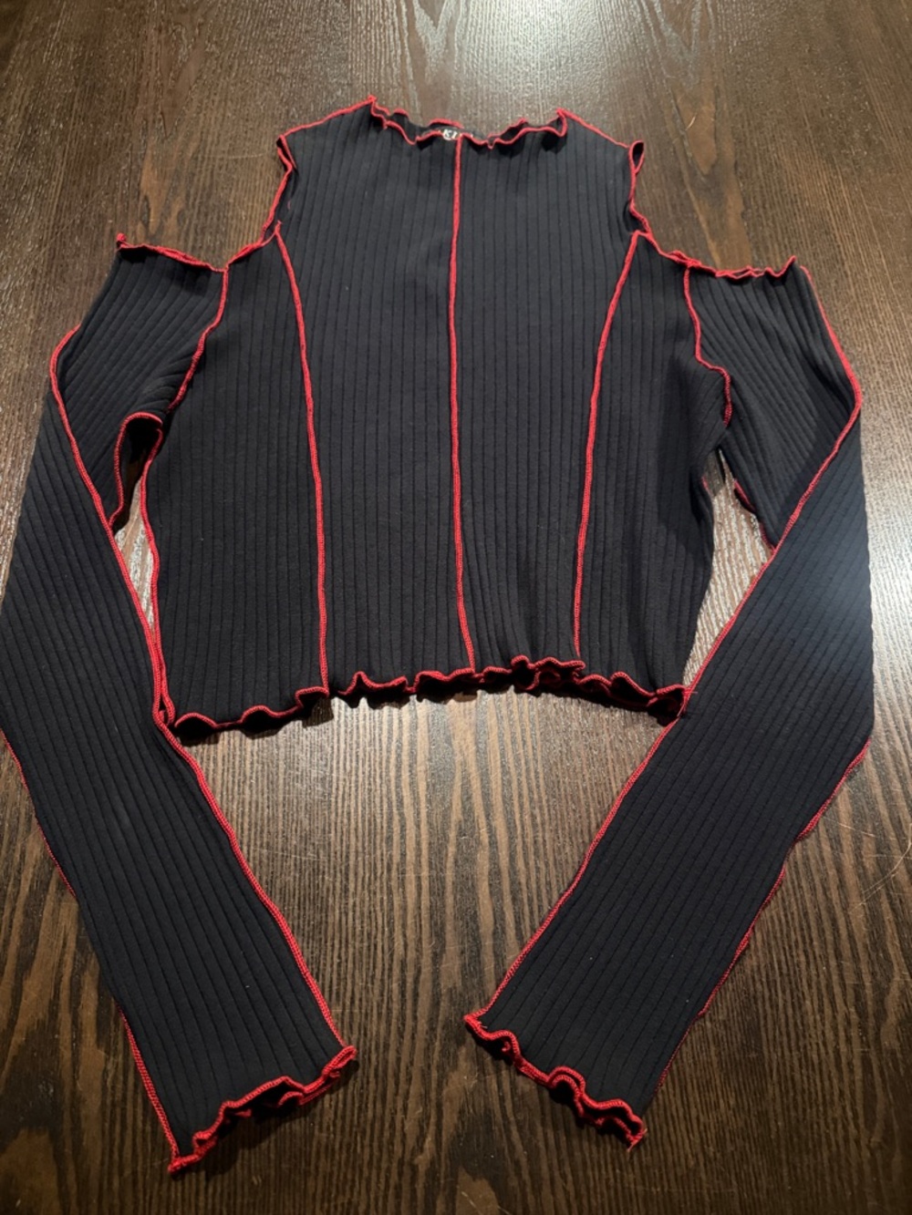 AKIRA Black Ribbed Cold-Shoulder Crop Top with Red Contrast Trim